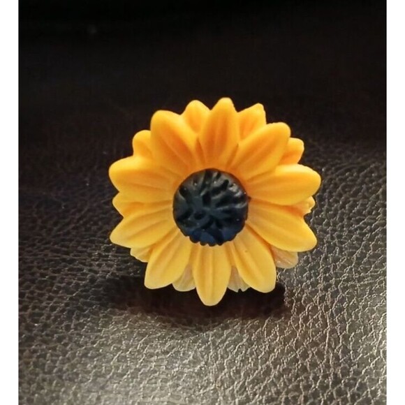 CUTE Thick Plastic Yellow Sunflower flower Ring Size 7.5 - Picture 1 of 4